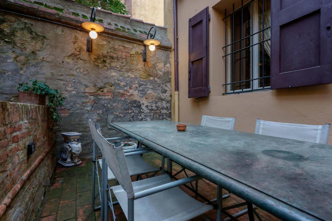 Suite Aldrovandi, With Private Garden Bolonha Exterior foto