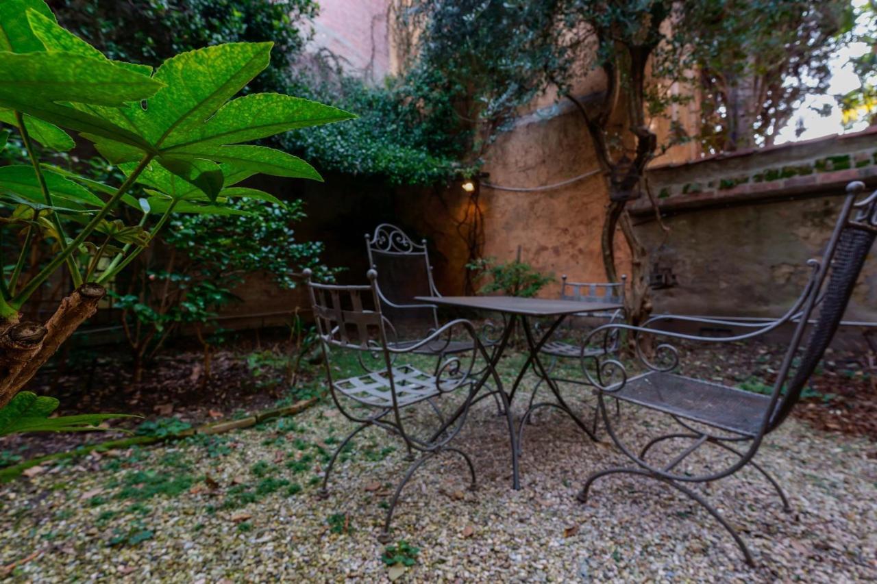 Suite Aldrovandi, With Private Garden Bolonha Exterior foto