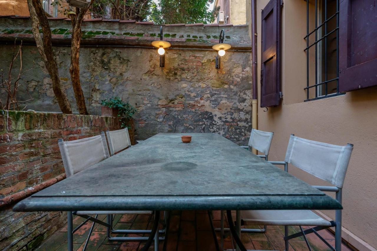 Suite Aldrovandi, With Private Garden Bolonha Exterior foto